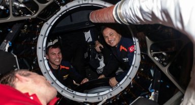 Türkiye'nin ilk astronotu Gezeravcı kenetlenme sonrası çekilen fotoğraf paylaştı