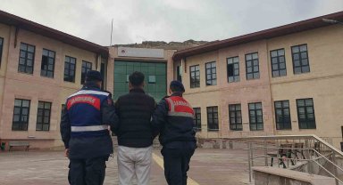 Uyuşturucu taciri jandarmadan kaçamadı