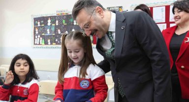 Vali Hüseyin Aksoy ara tatile giren öğrencilerle bir araya geldi