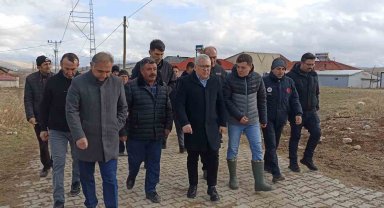 Vali Şimşek depremin merkez üssünde
