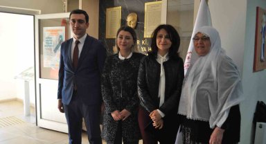 Valinin eşi ilçe ilçe gezerek kadınları kanser konusunda bilinçlendiriyor