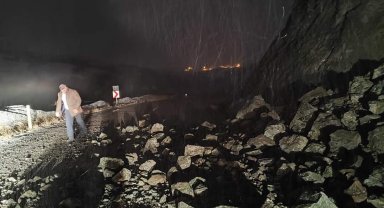 Yozgat'ta heyelan nedeniyle kapanan köy yolu ulaşıma açıldı
