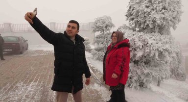 Yozgat'ta yüksek kesimlerde kar ve sis etkili oldu