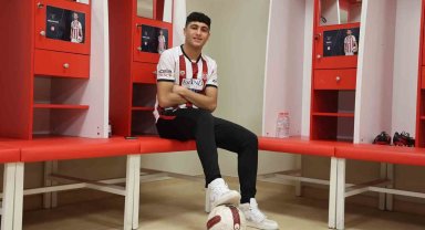 Yunus Emre Konak resmen Brentford'ta