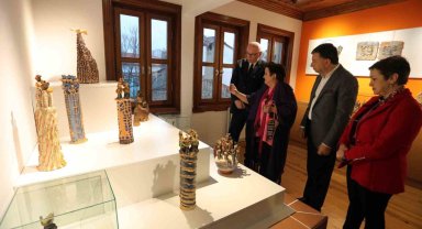 'Şehrin Ateşi Seramik Galerisi' yolculuğu 'Kuşlar, Evler, Ağaçlar' ile devam ediyor