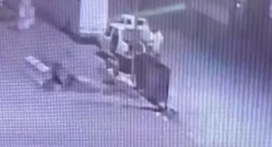 57 saniyede arabayı soyan hırsızlar kameraya yakalandı