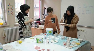 Açılan kurs sayesinde toprağa şekil vererek ürüne dönüştürüyorlar
