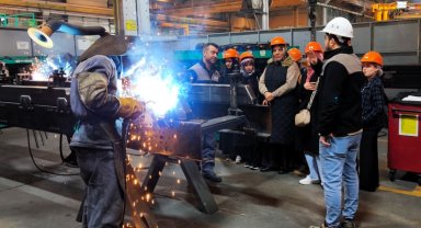 ADEM kursiyeri kadınlar fabrikada kaynak yaptı
