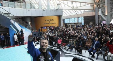 Alper Gezeravcı uzay yolculuğu sonrası ilk gençlik buluşmasını Konya Bilim Merkezi'nde yaptı