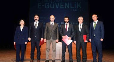 Anadolu Üniversitesinde 'E-güvenlik Paneli' gerçekleştirildi