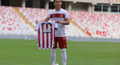 Azizbek Turgunboev resmen Sivasspor'da