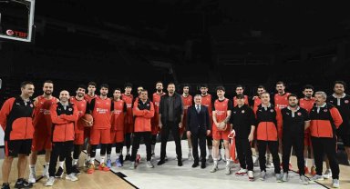 Bakan Bak'tan, A Milli Erkek Basketbol Takımı'na ziyaret