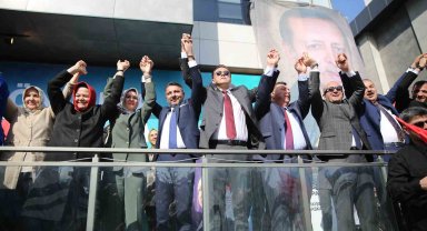 Bakan Göktaş, Eskişehir'de Seçim İrtibat Ofisi açılışına katıldı