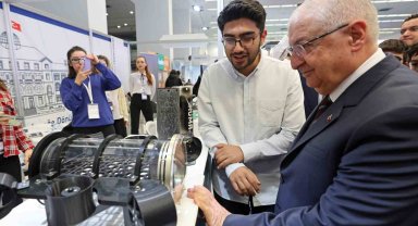 Bakan Güler 'Verimlilik ve Teknoloji Fuarı'nı ziyaret etti
