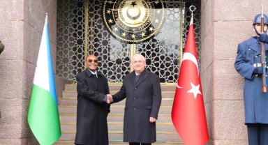 Bakan Güler, Cibutili mevkidaşı ile bir araya geldi