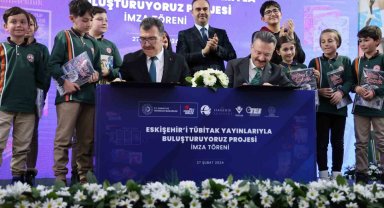 Bakan Kacır: "Türkiye Yüzyılı'nın mimarı gençlerimiz başarı hikâyelerimize yeni sayfalar ekleyecek"