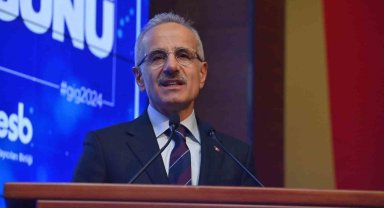 Bakan Uraloğlu: "Günlük internet kullanım süresi, dünyada 6 saat 40 dakika iken ülkemizde bu rakam 6 saat 50 dakika"