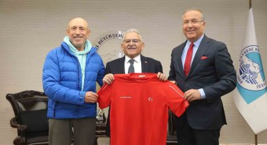 Başkan Büyükkılıç, Türkiye Tenis Federasyonu Başkanı Durmuş ile spor şehri Kayseri'ye yakışacak projeleri istişare etti