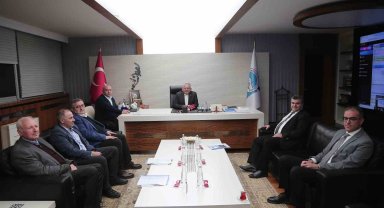 Başkan Büyükkılıç'tan Kayseri için kurmayları ile gece mesaisi