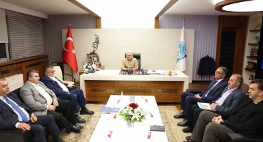 Başkan Büyükkılıç'tan kurmayları ile bir gece mesaisi daha