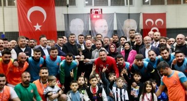 Başkan Çolakbayrakdar, 'Bölgeler Arası Futbol Turnuvası'nın final maçını izledi