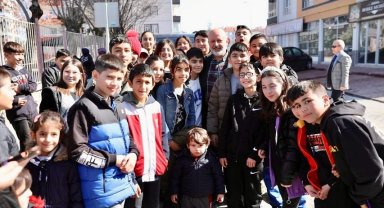 Başkan Çolakbayrakdar: "Çocuklarımızın hem yüzünü güldürüyoruz hem de geleceğe hazırlıyoruz"