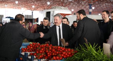 Başkan Palancıoğlu, Yıldırım Beyazıt Pazar Yerinde sevgiyle karşılandı