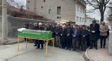 Bıçaklanarak hayatını kaybeden 17 yaşındaki genç toprağa verildi