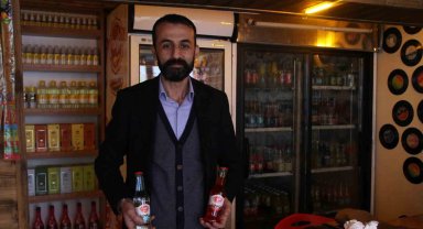 Bu gazozcu ziyaretçilerini çocukluğuna götürüyor