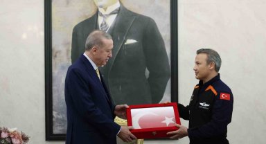 Cumhurbaşkanı Recep Tayyip Erdoğan, Türkiye'nin ilk Astronotu Alper Gezeravcı'yı kabul etti.