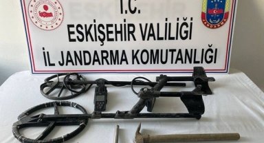 Dedektör ile arama yapan şahıslar suçüstü yakalandı