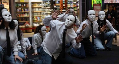 Deprem farkındalığı için hazırlanan 'Sessiz ve sözsüz' tiyatro oyunu büyük beğeni topladı