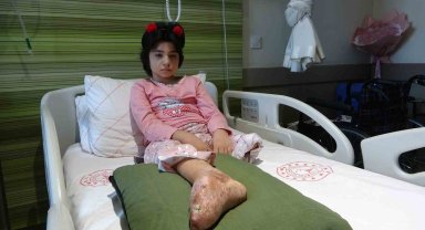 Depremde ayaklarını kaybeden Aysima'nın tek isteği öğretmen