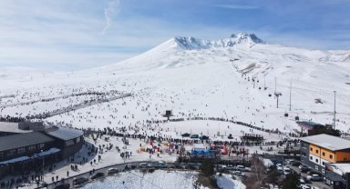 Erciyes'e hafta sonunda ziyaretçi akını: 127 bin kişi ziyaret etti