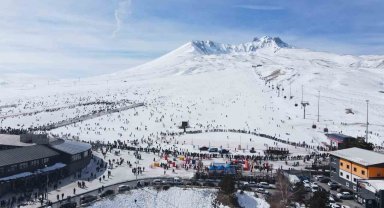 Erciyes'te hafta sonu pistler doldu taştı