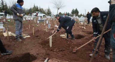 Eskişehir'de şehir çöplüğünde ölü bulunan bebek defnedildi