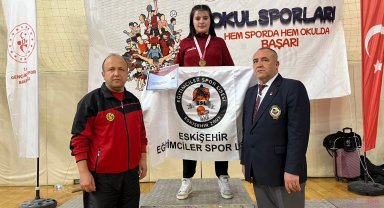 Eskişehirli sporcular dereceler ile kente döndüler