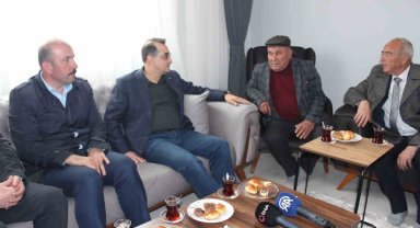 Fatih Dönmez, Seyitgazi'de doğalgaz kullanan ilk haneyi ziyaret etti