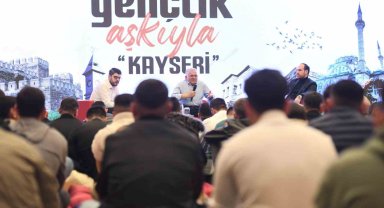 Gençler sordu, Başkan Büyükkılıç, 'gençlik aşkıyla' cevapladı