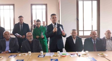 Gölbaşı Belediye Başkanı Şimşek vatandaşlara tapularını dağıttı