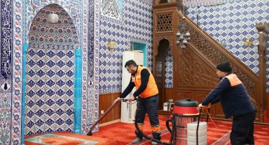 Gölbaşı'ndaki camiler gül suyuyla yıkandı
