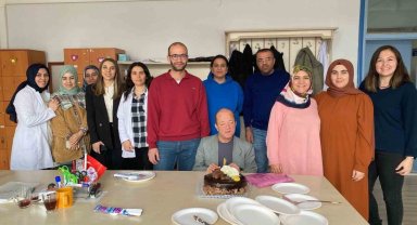 Görme engelli öğretmene doğrum günü sürprizi