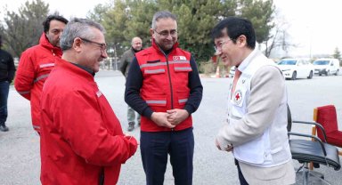 Güney Kore'nin deprem bölgesine yardımları sürüyor