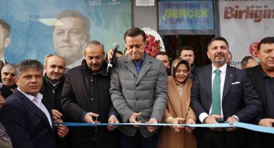 Hatipoğlu 2'nci seçim irtibat bürosu açılışında bando ile karşılandı
