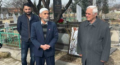 İş adamı Mehmet Özet kabri başında anıldı