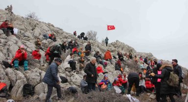 Kar şenliğinde dağda kar bulamadılar