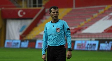 Kasımpaşa - Sivasspor maçının hakemi Burak Şeker oldu
