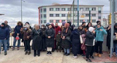 Kavga sonrası 6 öğretmenin başka okullara tayin edilmesi velilerin tepkisine neden oldu