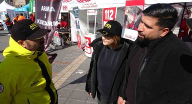 Kayseri'de duygusal buluşma: Kendisini enkazdan çıkaran ekibi ziyaret etti