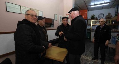 Kazım Kurt İstiklal Mahallesi esnafını gezdi